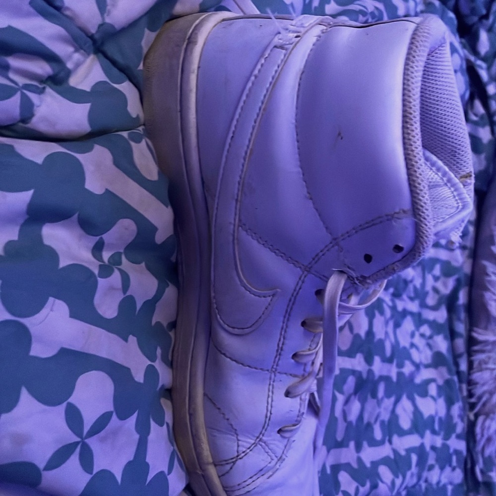 Selling Nike sneaks